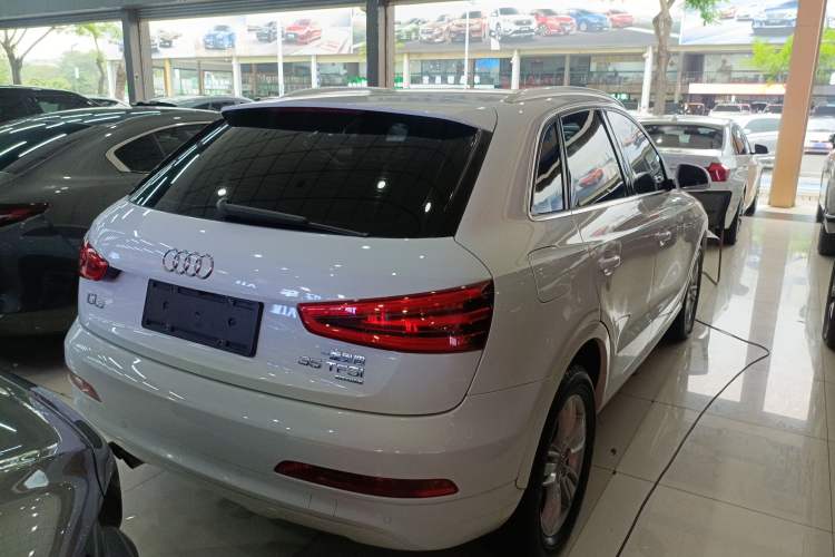 Used Audi Q3 2015 35 TFSI quattro Technology Edition Rear Right 45 Deg