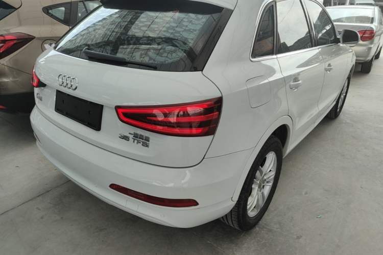 Used Audi Q3 2015 35 TFSI Comfort Model Rear Right 45 Deg