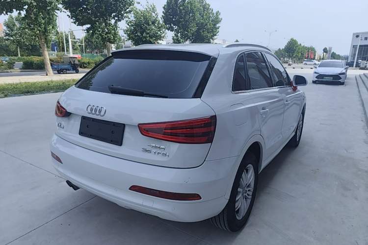 Used Audi Q3 2015 35 TFSI Comfort Model Rear Right 45 Deg