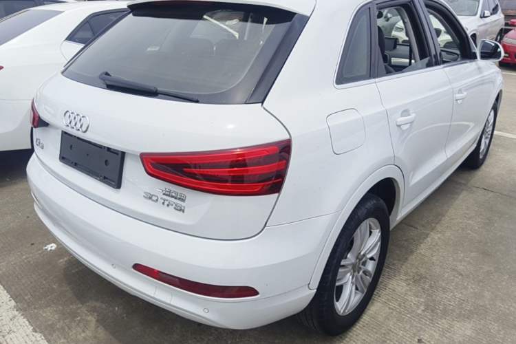 Used Audi Q3 2015 30 TFSI Comfort Model Rear Right 45 Deg