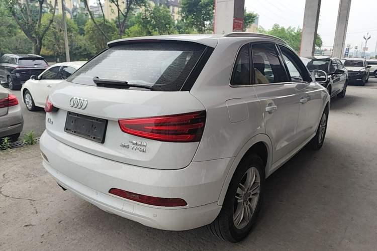Used Audi Q3 2015 35 TFSI Comfort Model Rear Right 45 Deg