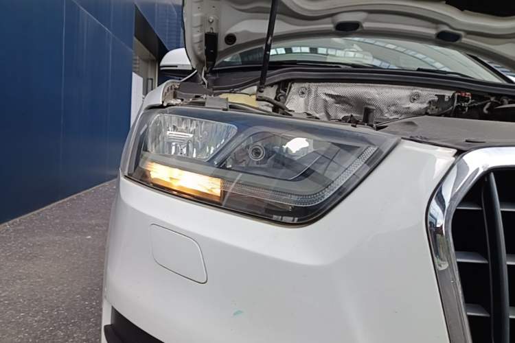 Used Audi Q3 2015 30 TFSI Ambition Edition Right Front Headlight