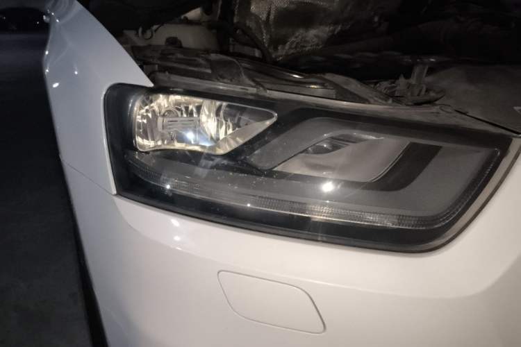 Used Audi Q3 2015 35 TFSI Ambition Edition Right Front Headlight