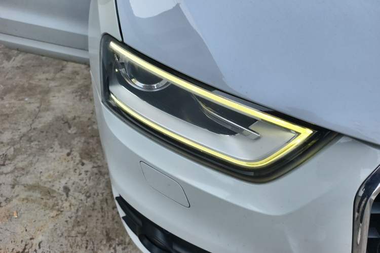 Used Audi Q3 2015 35 TFSI quattro Technology Edition Right Front Headlight