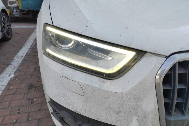 Used Audi Q3 2015 35 TFSI quattro Technology Edition Right Front Headlight