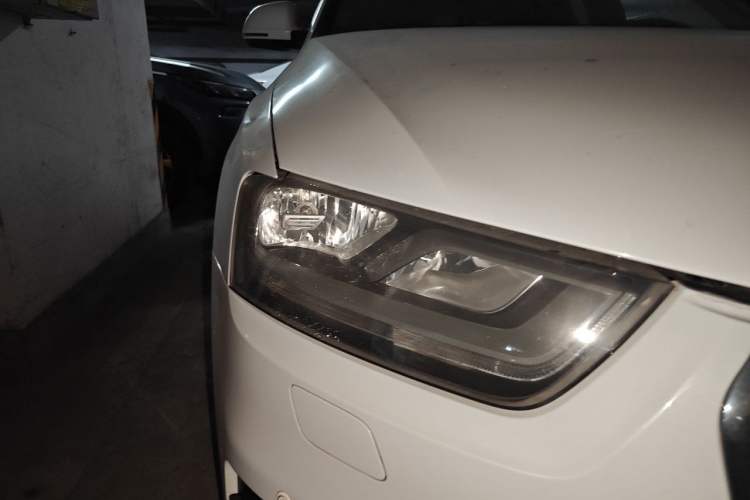 Used Audi Q3 2015 30 TFSI Ambition Edition Right Front Headlight
