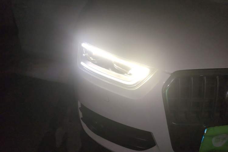 Used Audi Q3 2015 35 TFSI quattro Technology Edition Right Front Headlight