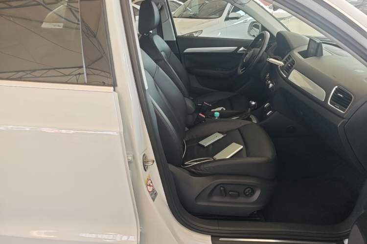 Used Audi Q3 2015 35 TFSI quattro Technology Edition Right Front Seat