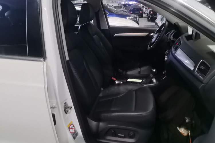 Used Audi Q3 2015 35 TFSI quattro Technology Edition Right Front Seat