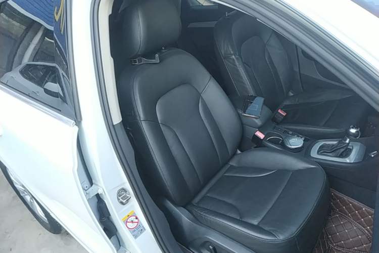 Used Audi Q3 2015 35 TFSI quattro Technology Edition Right Front Seat