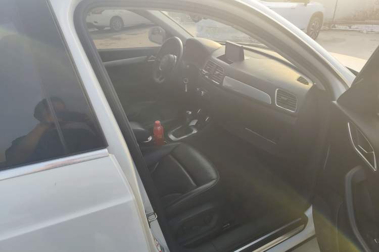 Used Audi Q3 2015 35 TFSI quattro Comfort model Right Front Seat