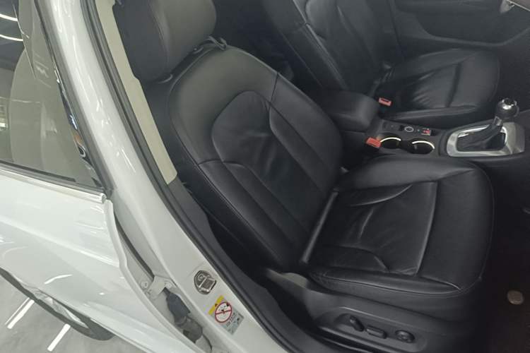 Used Audi Q3 2015 35 TFSI quattro Millionth Anniversary Edition Right Front Seat