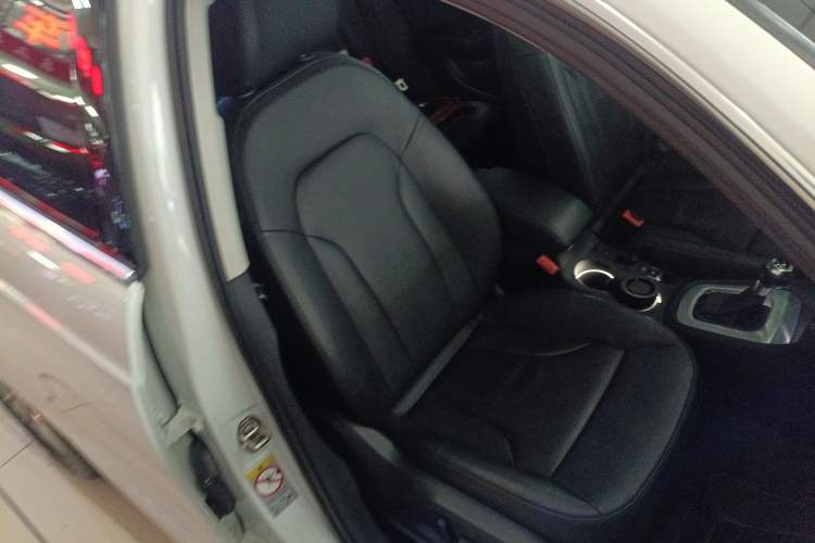 Used Audi Q3 2015 35 TFSI quattro Technology Edition Right Front Seat