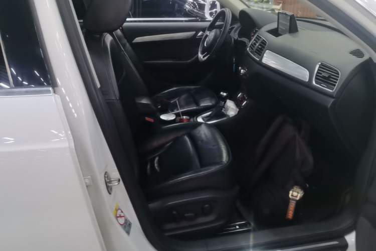 Used Audi Q3 2015 35 TFSI quattro Millionth Anniversary Edition Right Front Seat