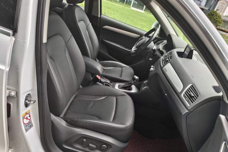 Used Audi Q3 2015 35 TFSI quattro Technology Edition Right Front Seat