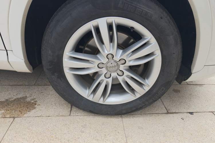 Used Audi Q3 2015 35 TFSI Comfort Model Right Front Wheel Hub