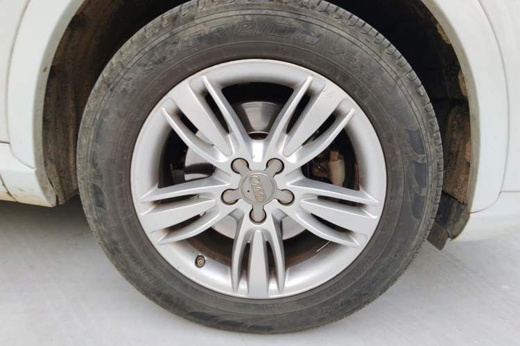 Used Audi Q3 2015 35 TFSI Comfort Model Right Front Wheel Hub