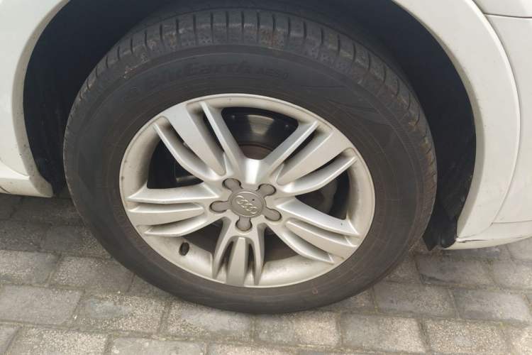 Used Audi Q3 2015 30 TFSI Comfort Model Right Front Wheel Hub