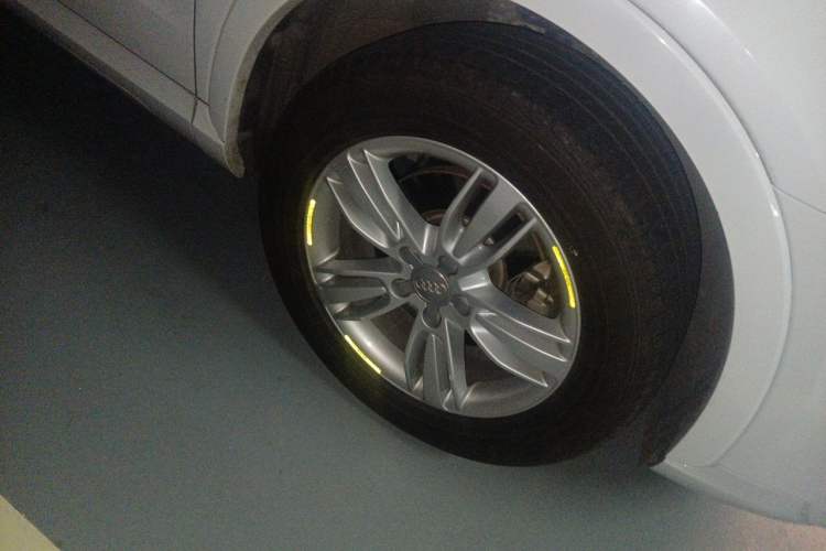 Used Audi Q3 2015 35 TFSI Comfort Model Right Front Wheel Hub