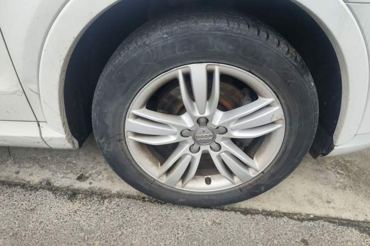 Used Audi Q3 2015 30 TFSI Comfort Model Right Front Wheel Hub
