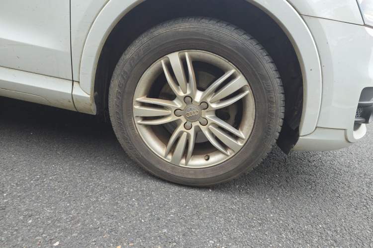 Used Audi Q3 2015 35 TFSI quattro Comfort model Right Front Wheel Hub