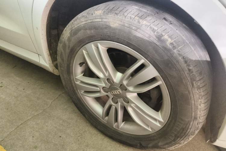 Used Audi Q3 2015 35 TFSI Comfort Model Right Front Wheel Hub