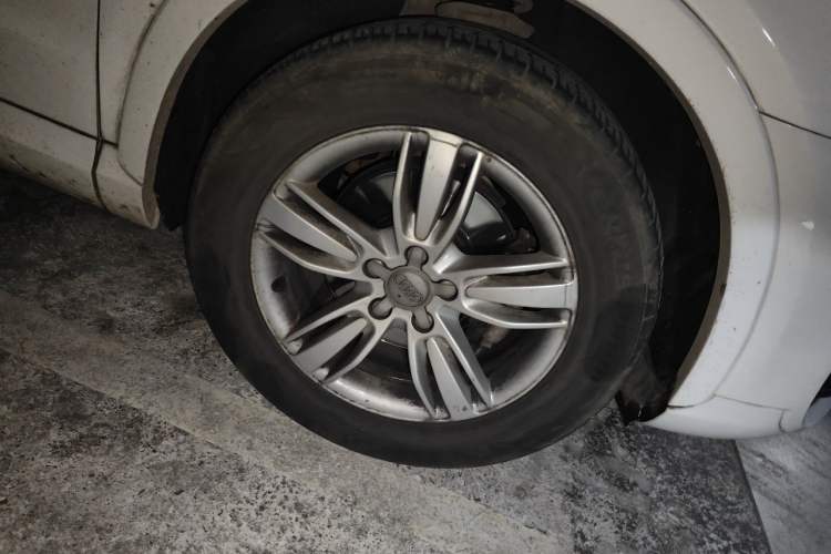 Used Audi Q3 2015 30 TFSI Comfort Model Right Front Wheel Hub