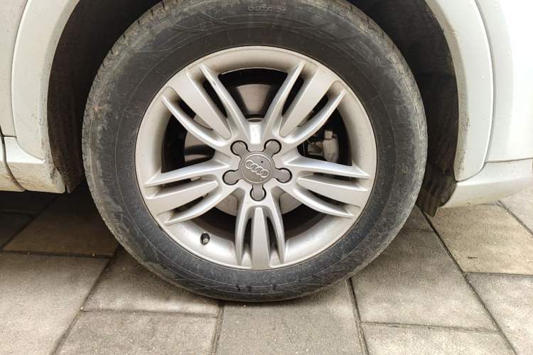 Used Audi Q3 2015 30 TFSI Comfort Model Right Front Wheel Hub