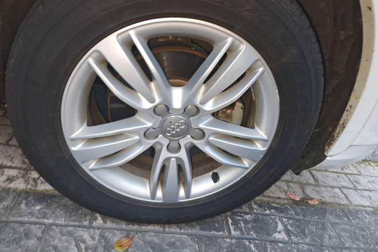 Used Audi Q3 2015 35 TFSI Comfort Model Right Front Wheel Hub