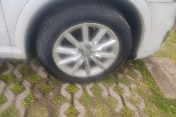 Used Audi Q3 2015 30 TFSI Ambition Edition Right Front Wheel Hub