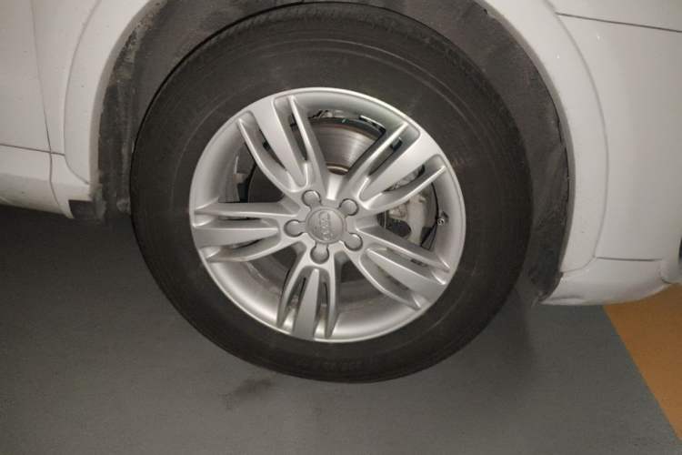 Used Audi Q3 2015 35 TFSI Comfort Model Right Front Wheel Hub