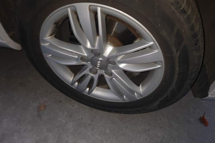 Used Audi Q3 2015 30 TFSI Comfort Model Right Front Wheel Hub