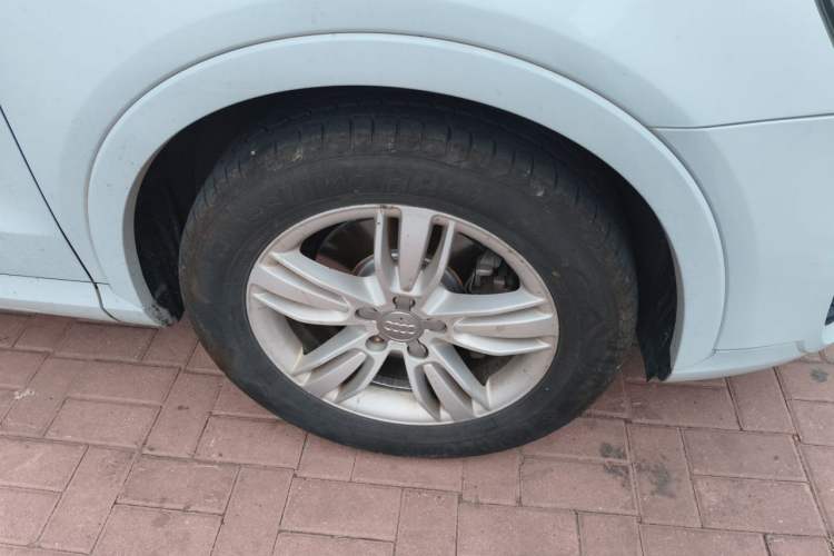 Used Audi Q3 2015 30 TFSI Comfort Model Right Front Wheel Hub