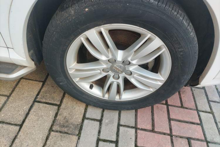 Used Audi Q3 2015 30 TFSI Comfort Model Right Front Wheel Hub