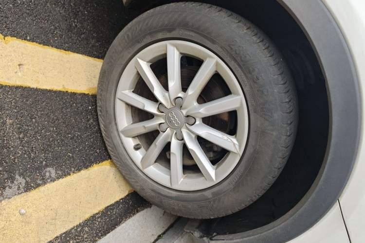 Used Audi Q3 2015 35 TFSI Ambition Edition Right Front Wheel Hub