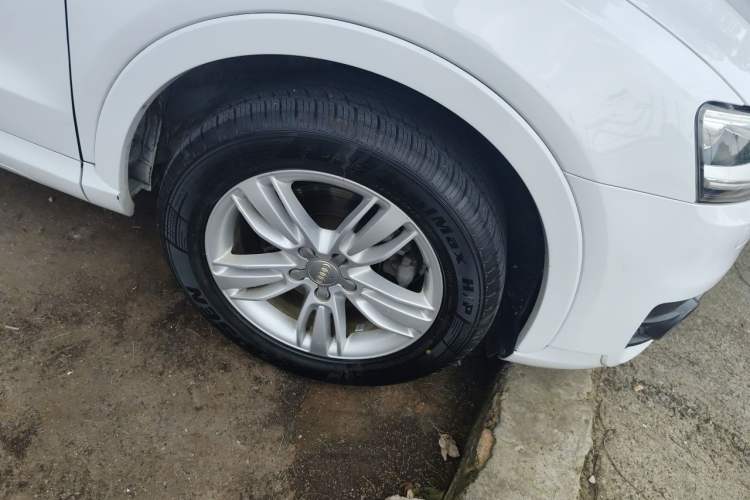 Used Audi Q3 2015 35 TFSI Comfort Model Right Front Wheel Hub