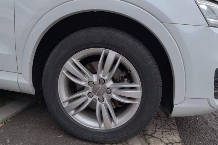 Used Audi Q3 2015 30 TFSI Comfort Model Right Front Wheel Hub