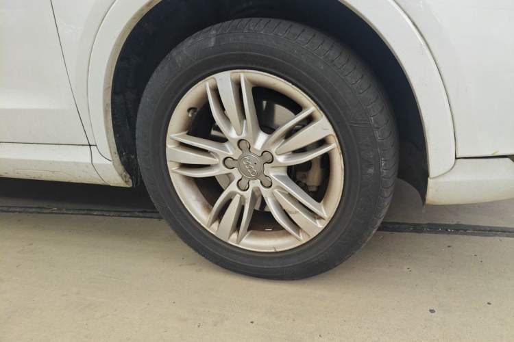 Used Audi Q3 2015 35 TFSI Comfort Model Right Front Wheel Hub