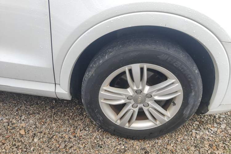 Used Audi Q3 2015 30 TFSI Comfort Model Right Front Wheel Hub