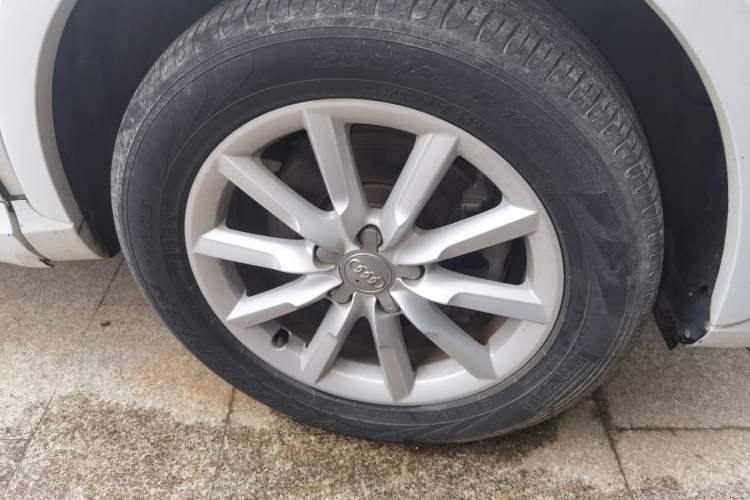 Used Audi Q3 2015 30 TFSI Comfort Model Right Front Wheel Hub