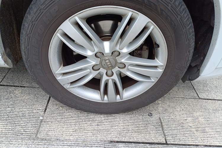 Used Audi Q3 2015 35 TFSI Comfort Model Right Front Wheel Hub