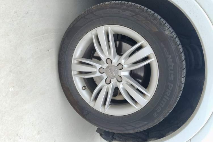 Used Audi Q3 2015 35 TFSI Comfort Model Right Front Wheel Hub