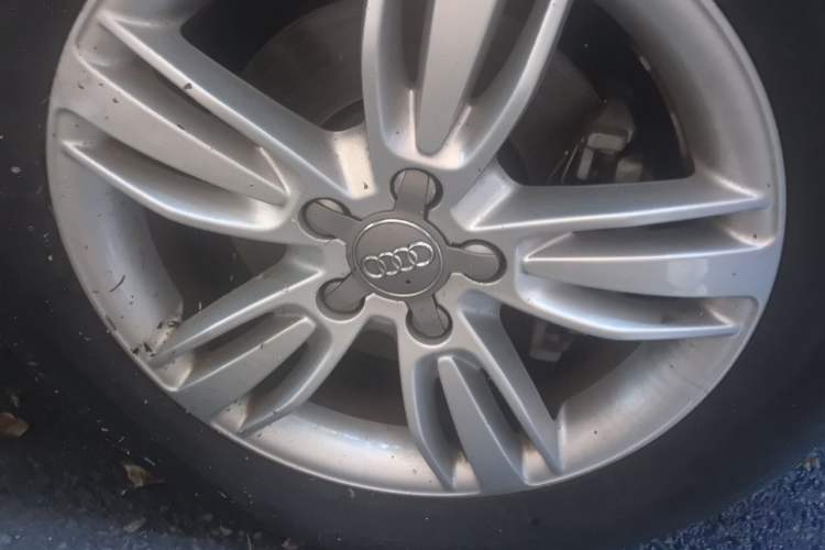 Used Audi Q3 2015 30 TFSI Comfort Model Right Front Wheel Hub