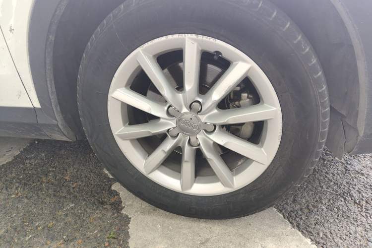 Used Audi Q3 2015 30 TFSI Comfort Model Right Front Wheel Hub