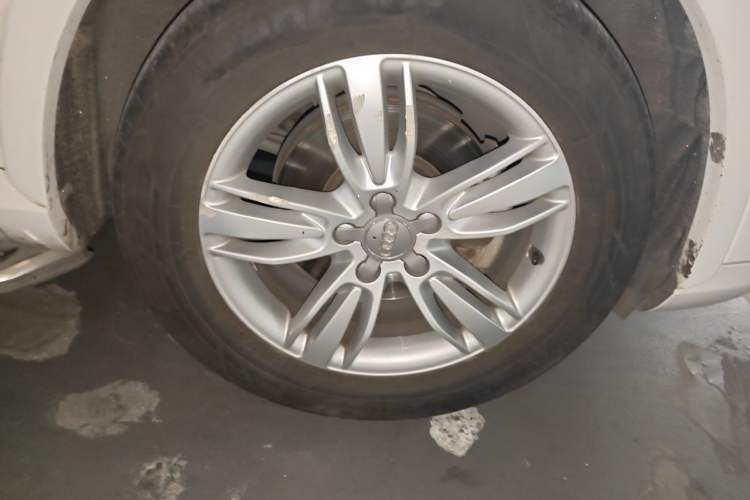 Used Audi Q3 2015 30 TFSI Comfort Model Right Front Wheel Hub