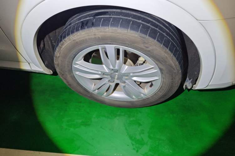 Used Audi Q3 2015 30 TFSI Comfort Model Right Front Wheel Hub