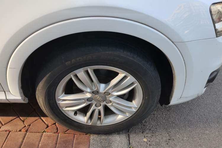 Used Audi Q3 2015 30 TFSI Comfort Model Right Front Wheel Hub