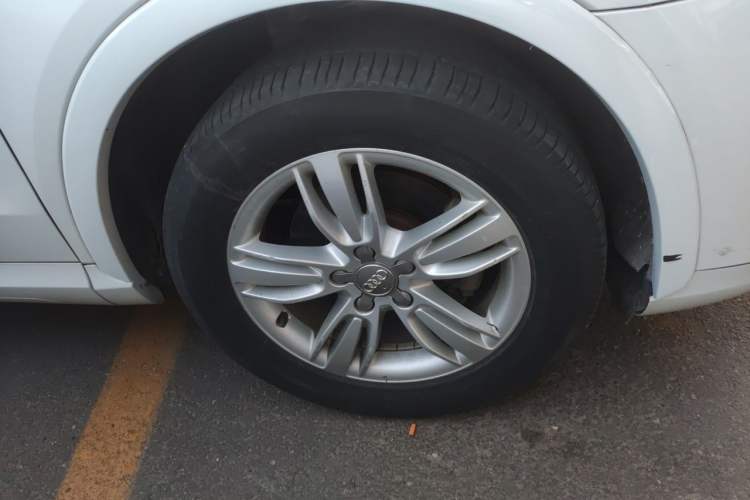Used Audi Q3 2015 30 TFSI Comfort Model Right Front Wheel Hub