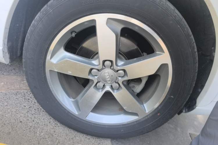 Used Audi Q3 2015 35 TFSI quattro Luxury Edition Right Front Wheel Hub