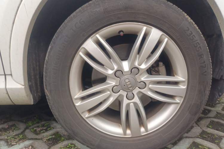 Used Audi Q3 2015 35 TFSI Comfort Model Right Front Wheel Hub